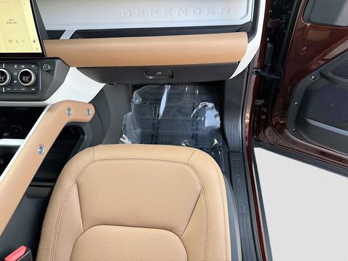 New 2026 Land Rover Defender 130 X-Dynamic SE image 17