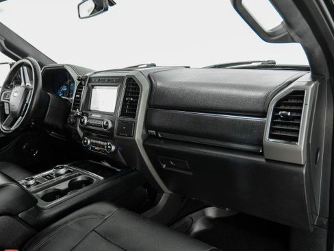 Used 2018 Ford Expedition XLT w/ Equipment Group 202A AWD/4WD image 10