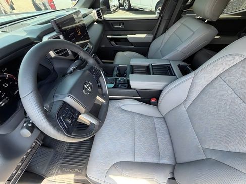 Used 2025 Toyota Tundra Limited AWD/4WD image 15