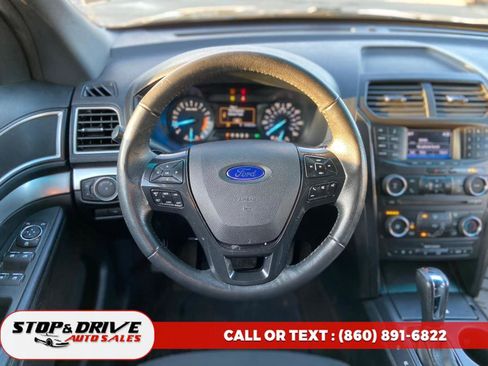 Used 2016 Ford Explorer XLT w/ Class II Trailer Tow Package image 16