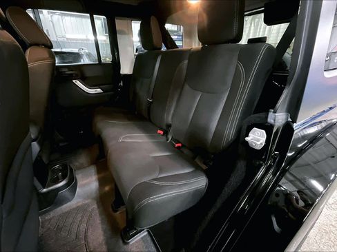 Used 2015 Jeep Wrangler Unlimited Sahara w/ Connectivity Group image 18