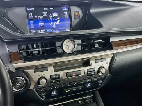 Used 2016 Lexus ES 350 w/ Luxury Package w/Wood Trim FWD image 24