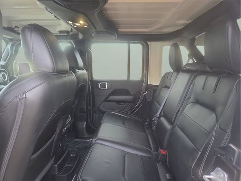 Used 2022 Jeep Wrangler Unlimited Sahara image 15