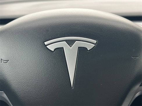 Used 2022 Tesla Model 3 Standard Range image 10