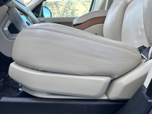 Used 2019 Land Rover Range Rover HSE image 13