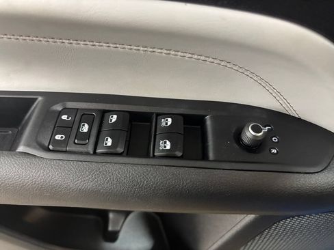 Used 2023 Jeep Compass Limited w/ Elite Group AWD/4WD image 13