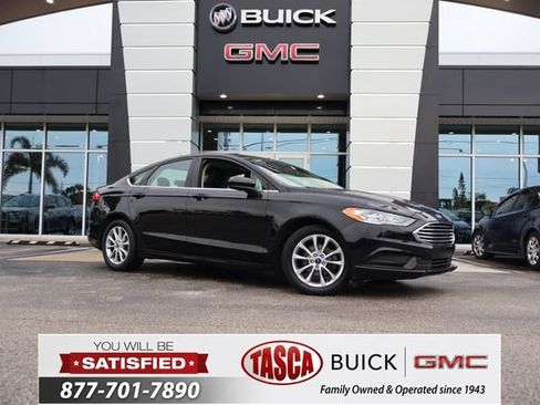 Used 2017 Ford Fusion SE FWD image 1