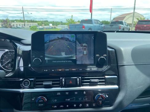 Used 2023 Nissan Pathfinder SL w/ Lighting Package (N92) image 19