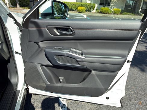 Used 2025 Nissan Pathfinder Rock Creek AWD/4WD image 58