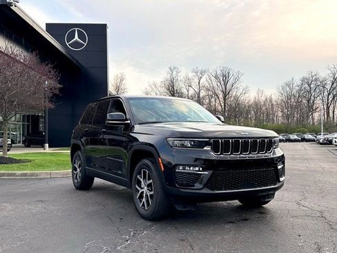 Used 2023 Jeep Grand Cherokee Limited w/ Luxury Tech Group II image 1