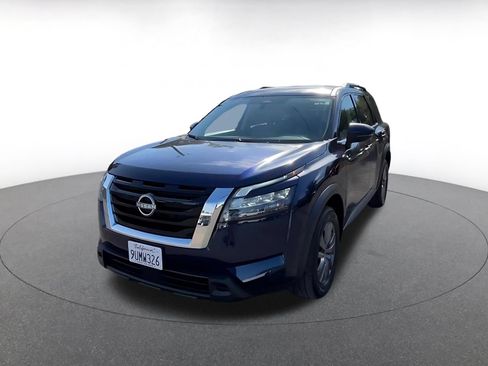 Used 2025 Nissan Pathfinder SV FWD image 5