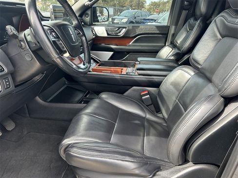 Used 2021 Lincoln Navigator Reserve w/ Luxury Package image 11