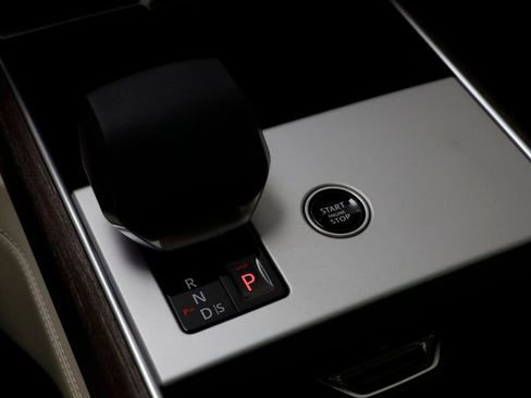 New 2025 Land Rover Range Rover SE image 14