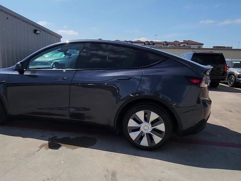 Used 2024 Tesla Model Y Long Range AWD/4WD image 6