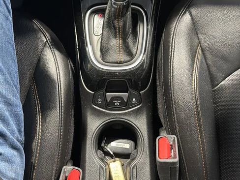 Used 2021 Jeep Compass Limited w/ Sun and Sound Group image 16