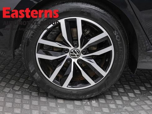 Used 2025 Volkswagen Jetta SE FWD image 29