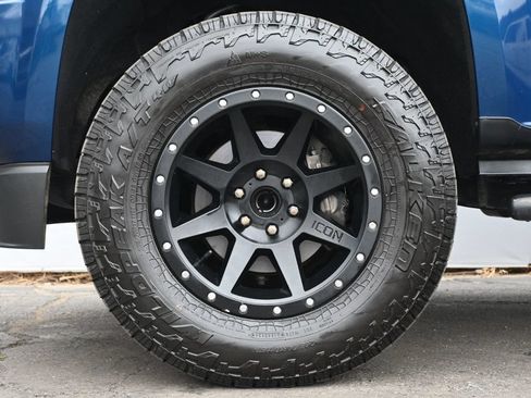 Used 2020 Chevrolet Colorado W/T w/ WT Convenience Package RWD image 9