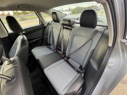 Used 2025 Volkswagen Jetta SE image 38