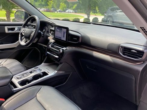 Used 2022 Ford Explorer Limited w/ Equipment Group 301A AWD/4WD image 34