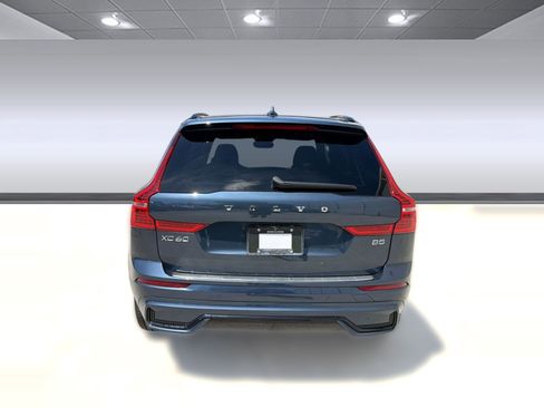 Used 2023 Volvo XC60 B5 Plus w/ Climate Package FWD image 10