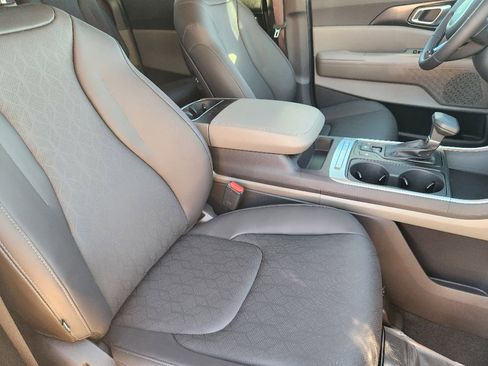 New 2026 Kia Carnival LXS image 10