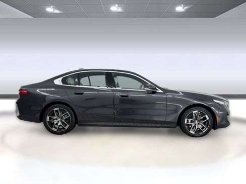 New 2026 BMW 530i RWD image 8