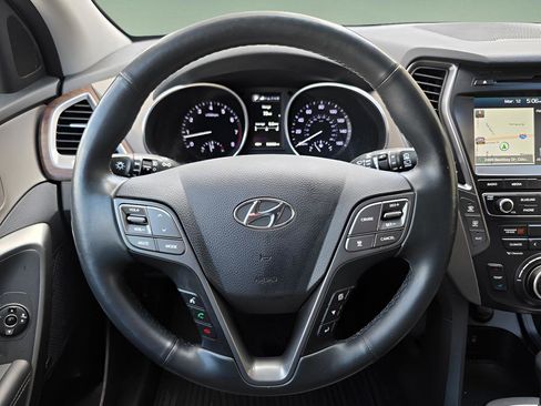 Used 2018 Hyundai Santa Fe Limited image 25