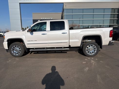 Used 2019 GMC Sierra 2500 Denali w/ Duramax Plus Package image 10
