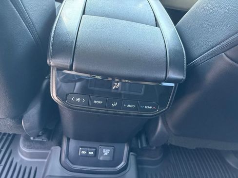 Used 2026 Toyota Highlander Limited AWD/4WD image 17