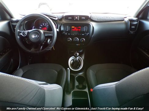 Used 2015 Kia Soul FWD image 29