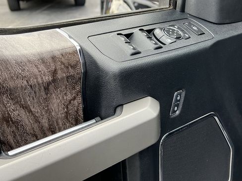 Used 2018 Ford F250 Lariat w/ Chrome Package image 15