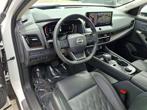 Certified 2025 Nissan Rogue Platinum w/ Tech Package AWD/4WD image 27