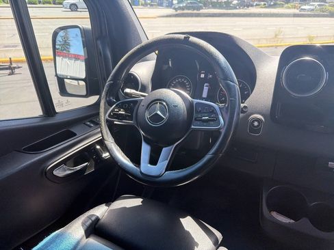 Used 2020 Mercedes-Benz Sprinter 2500 image 19