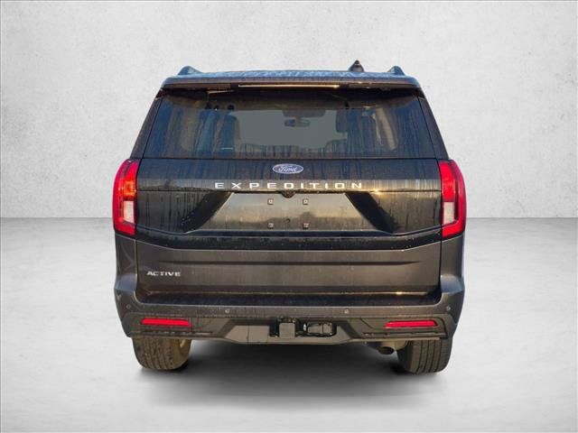 Used 2025 Ford Expedition Active RWD image 6