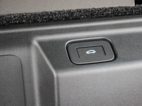 New 2025 Land Rover Range Rover SE image 27