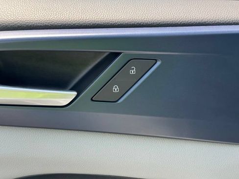 Certified 2023 Volkswagen Taos SE w/ Panoramic Sunroof Package AWD/4WD image 21