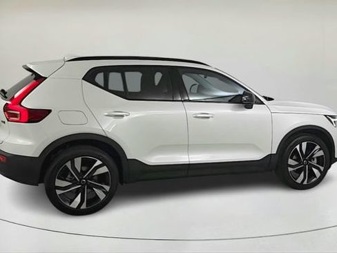 Certified 2026 Volvo XC40 B5 Ultra w/ Climate Package AWD/4WD image 3