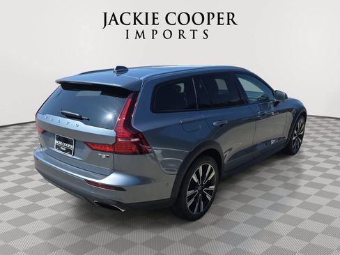 Used 2020 Volvo V60 T5 Cross Country AWD/4WD image 5