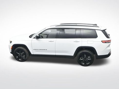 Used 2025 Jeep Grand Cherokee L Limited w/ Luxury Tech Group II image 31