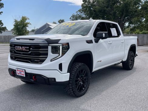 Used 2023 GMC Sierra 1500 AT4 w/ AT4 Premium Package AWD/4WD image 17