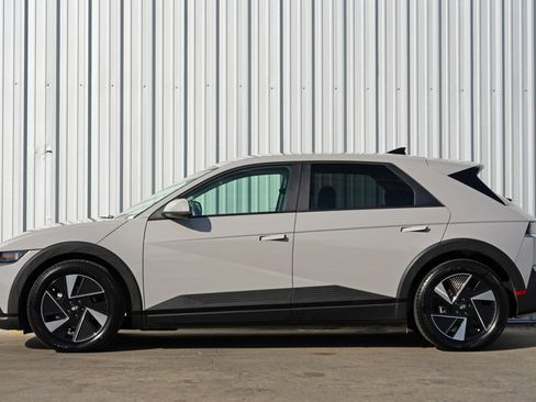 Used 2025 Hyundai Ioniq 5 SE image 8