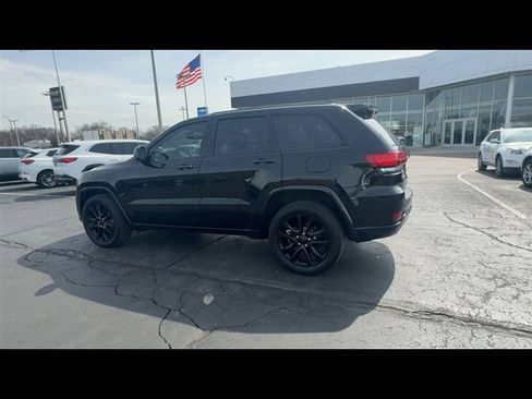 Used 2018 Jeep Grand Cherokee Altitude image 6