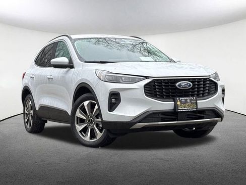 Used 2025 Ford Escape Platinum image 2