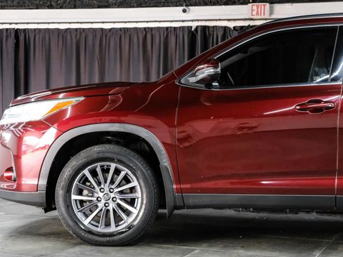 Used 2019 Toyota Highlander XLE image 17