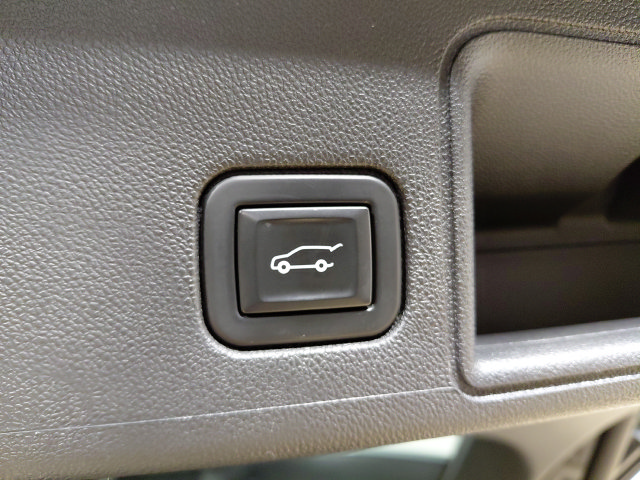 Certified 2021 GMC Terrain SLT w/ Infotainment Package II AWD/4WD image 17