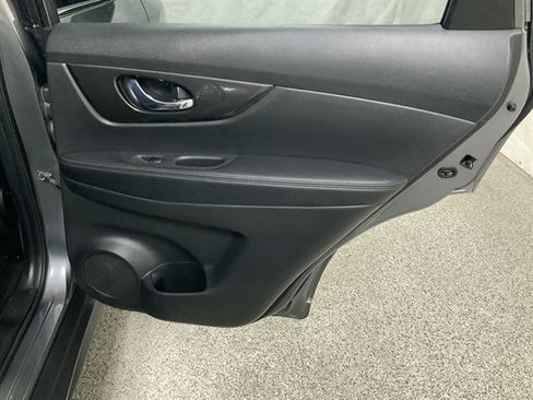 Used 2019 Nissan Rogue SV image 20