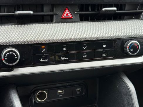 Used 2023 Kia Sportage LX image 17
