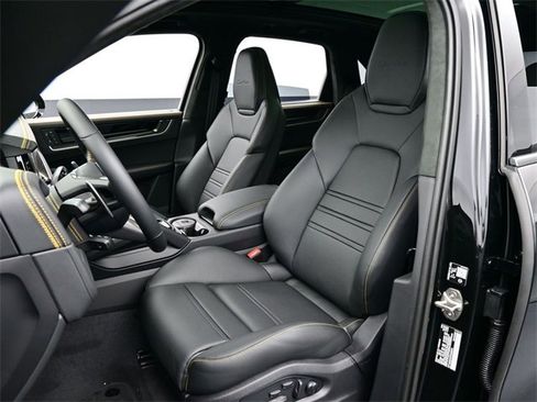 New 2026 Porsche Cayenne Turbo image 5