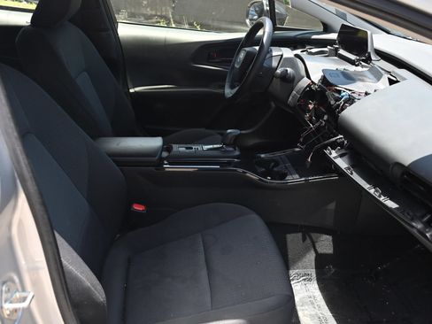 Used 2024 Toyota Prius LE FWD image 10