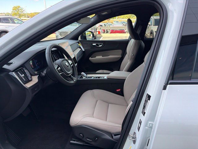 New 2027 Volvo XC60 B5 Plus AWD/4WD image 13